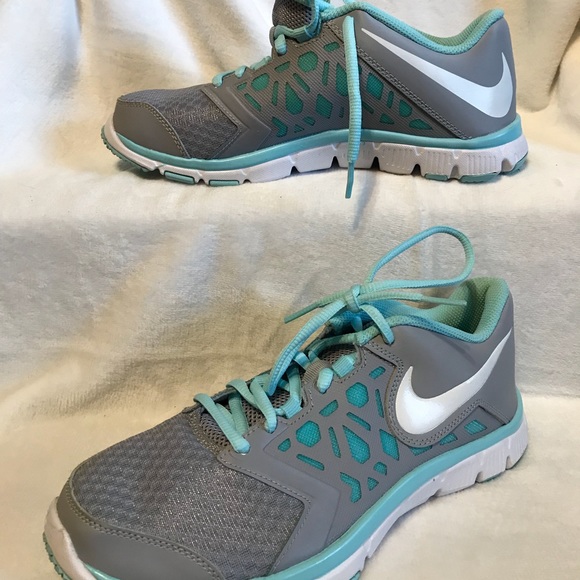 Like new Youth Nike flex supreme - Picture 2 of 7